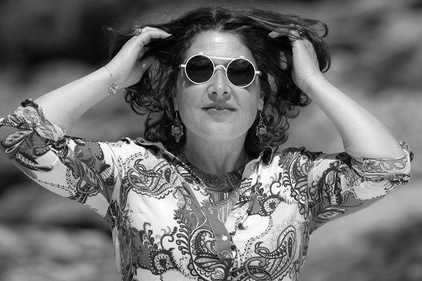 Achieving the perfect silk press: essential tips to maintain sleek natural hair in humidity!